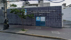 Homem é contido e levado a hospital psiquiátrico após surto na sede da SDS-PE
