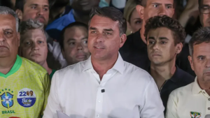Polícia Federal cancela passaportes de Flávio Bolsonaro