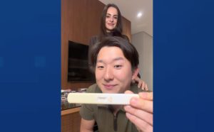 Pyong Lee diz que anúncio de nome da filha era parte de ação anti-bullying