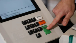 TRE-PE substitui 40 urnas e mantém votação estável em PE